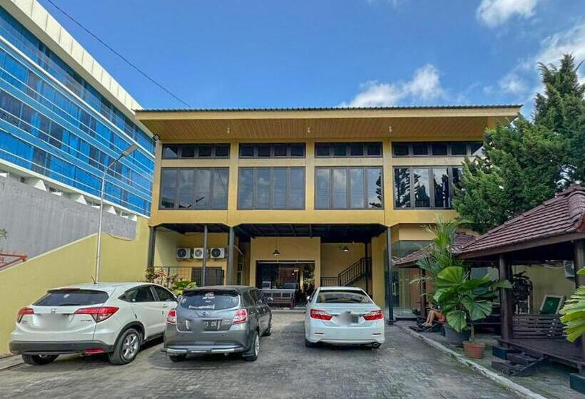 هتل Reddoorz At Shabrina Homestay Syariah Maguwo