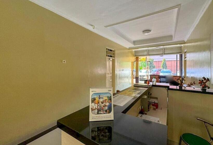 هتل Reddoorz At Shabrina Homestay Syariah Maguwo