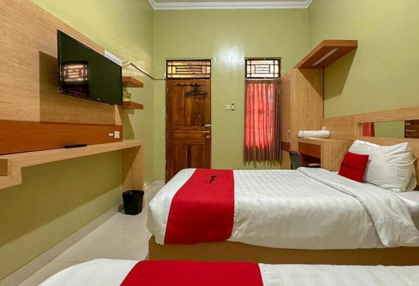 هتل Reddoorz At Shabrina Homestay Syariah Maguwo