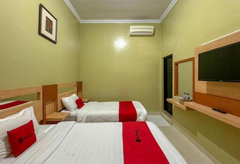 هتل Reddoorz At Shabrina Homestay Syariah Maguwo