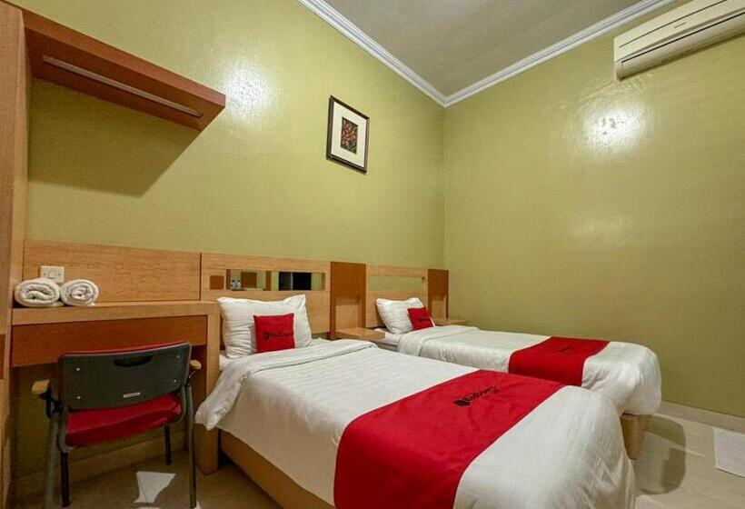 هتل Reddoorz At Shabrina Homestay Syariah Maguwo