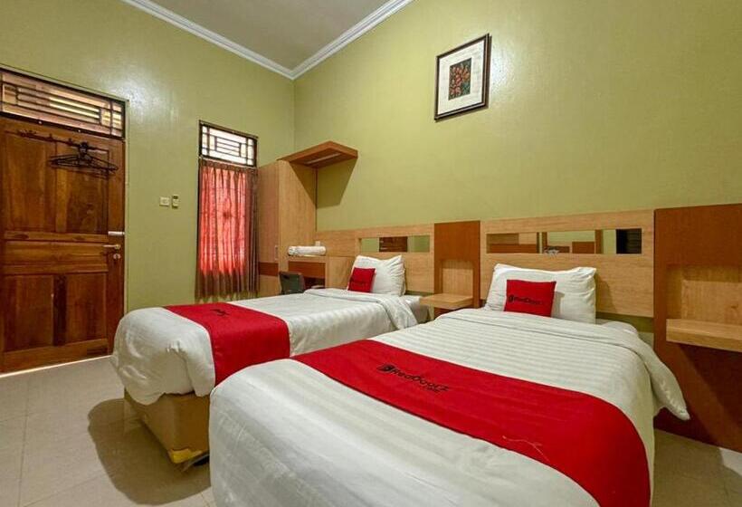 هتل Reddoorz At Shabrina Homestay Syariah Maguwo