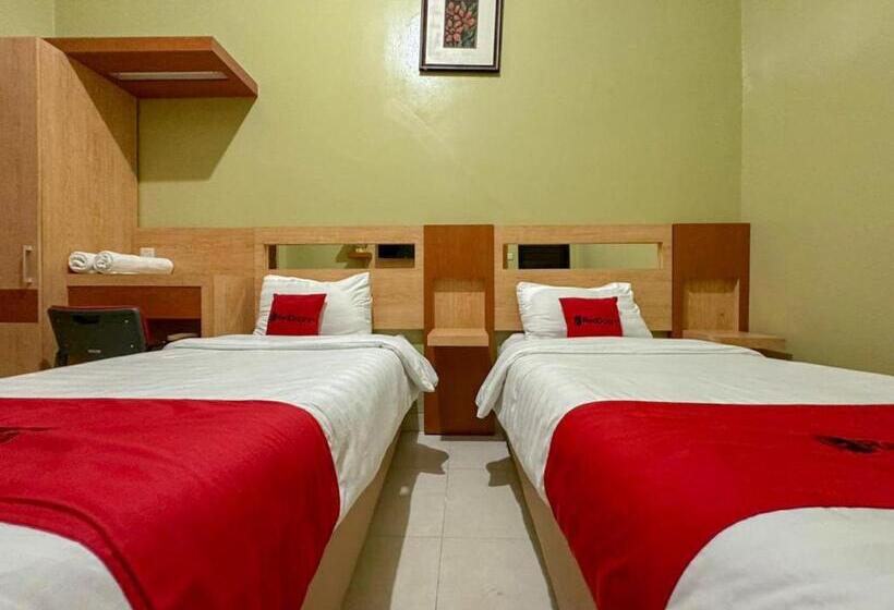 هتل Reddoorz At Shabrina Homestay Syariah Maguwo