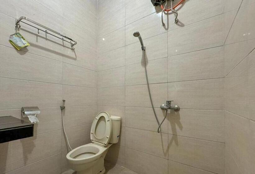 هتل Reddoorz At Shabrina Homestay Syariah Maguwo