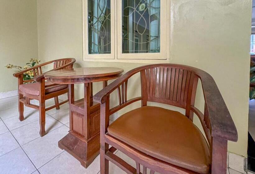 هتل Reddoorz At Shabrina Homestay Syariah Maguwo