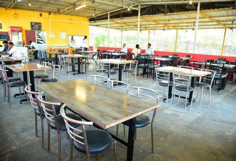 Hotel Shalini Palace