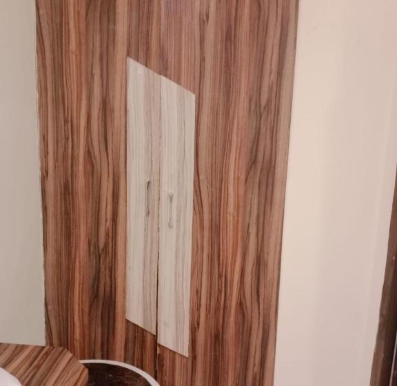 בית מלון כפרי Temple City Lake Inn Madurai Aala