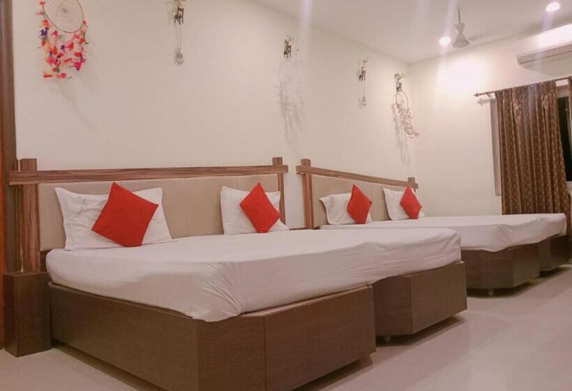 בית מלון כפרי Temple City Lake Inn Madurai Aala