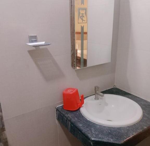 בית מלון כפרי Temple City Lake Inn Madurai Aala