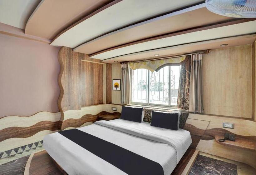 Oyo Hotel Shree Goverdhan Palace