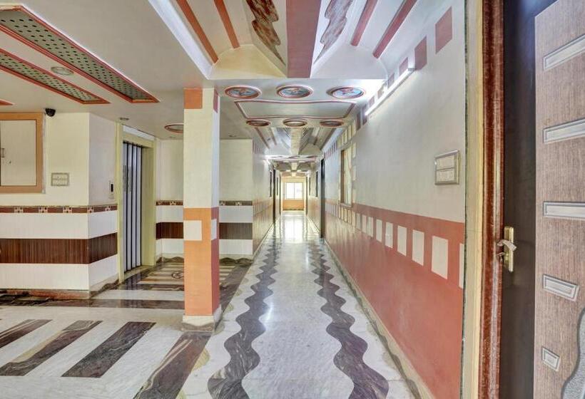 Oyo Hotel Shree Goverdhan Palace