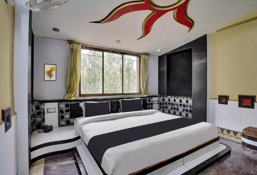 Oyo Hotel Shree Goverdhan Palace