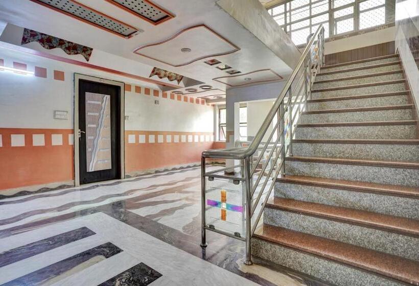 Oyo Hotel Shree Goverdhan Palace