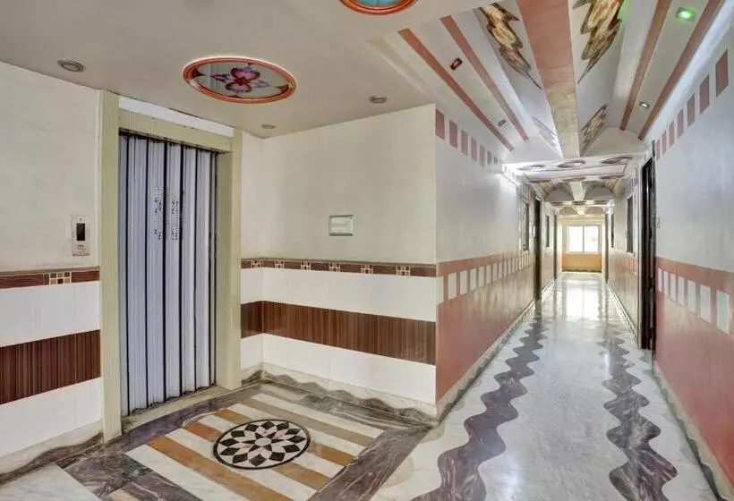 Oyo Hotel Shree Goverdhan Palace