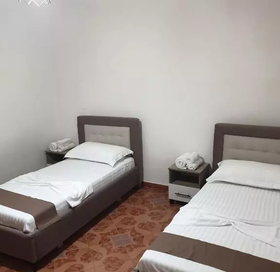 ペンション Centre Vlore Guest House
