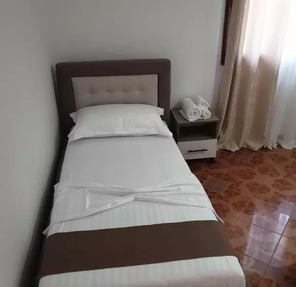 ペンション Centre Vlore Guest House