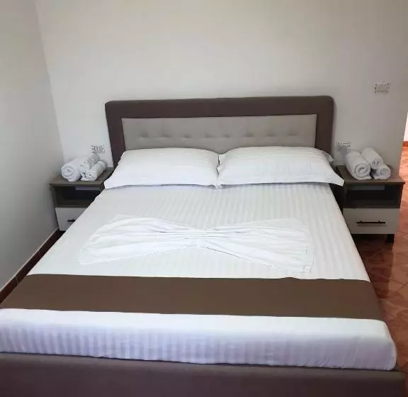 ペンション Centre Vlore Guest House