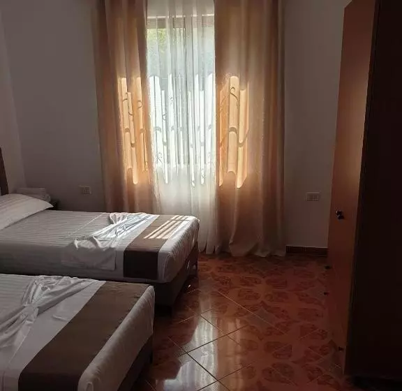 ペンション Centre Vlore Guest House