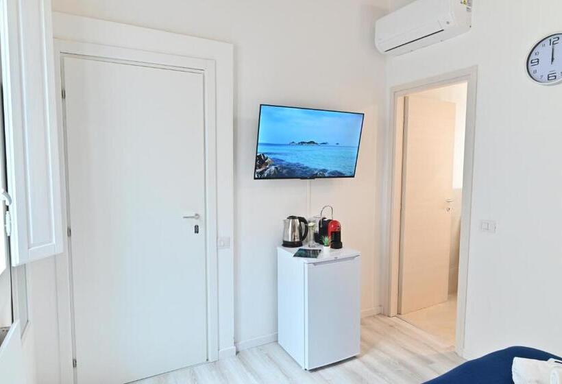 Пансион Izzhome City Heart Rooms