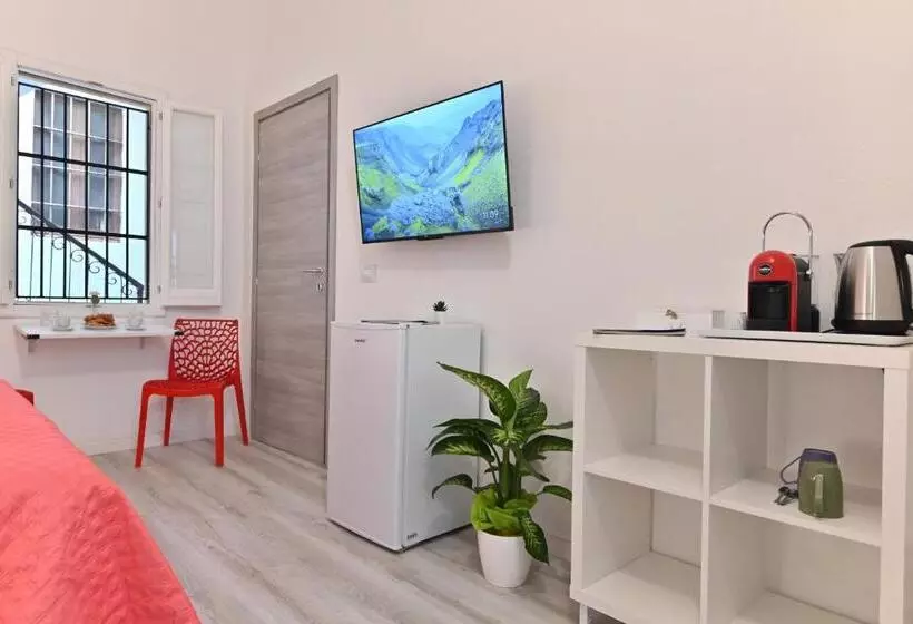 پانسیون Izzhome City Heart Rooms