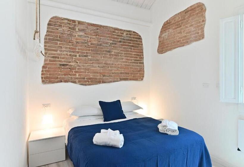 Пансион Izzhome City Heart Rooms