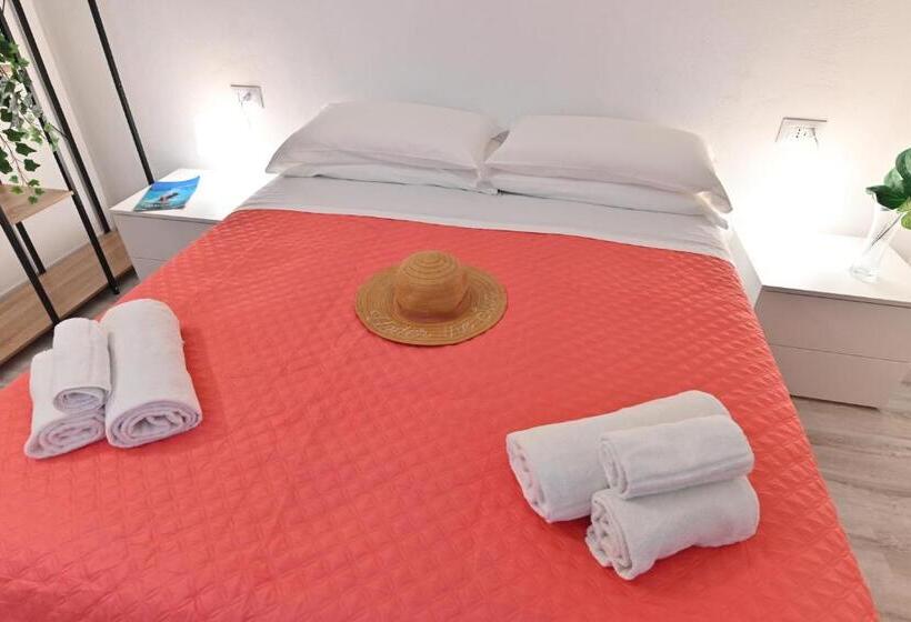 Пансион Izzhome City Heart Rooms