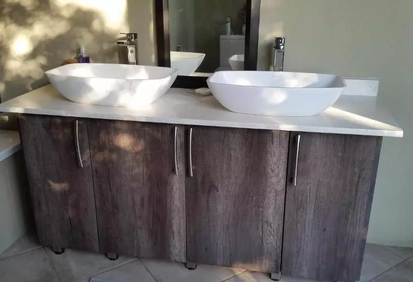 Majatalo Jackal Buzzard Mountain Guesthouse