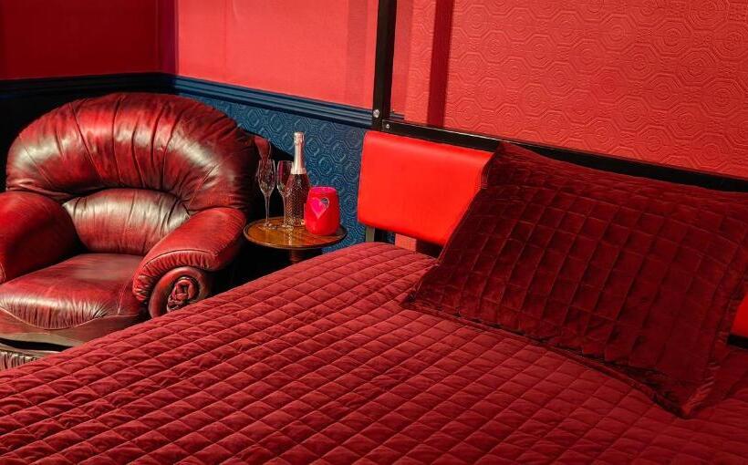 Pensione Red Liftmeup For Kinky Adventurous Couples