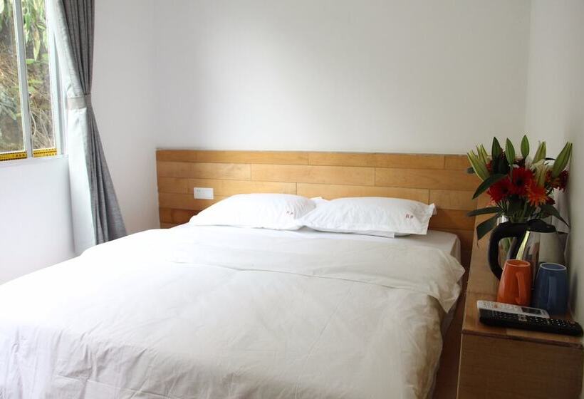 Albergue Travelling With Hotel Long Ji Ping An