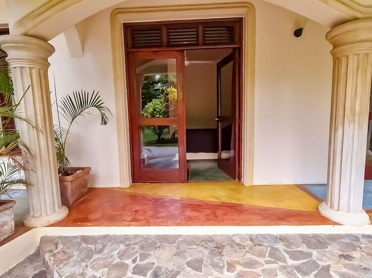 تختخواب و صبحانه Villa La Plantacion