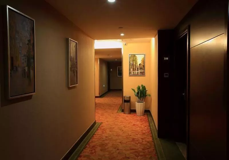 Hotelli Greentree Inn Jiangsu Nantong Qidong Middle Heping Road Business