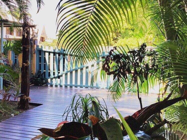 هتل Hôtel Les Bougainvilliers