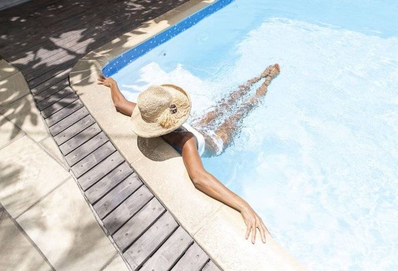 هتل Hôtel Les Bougainvilliers