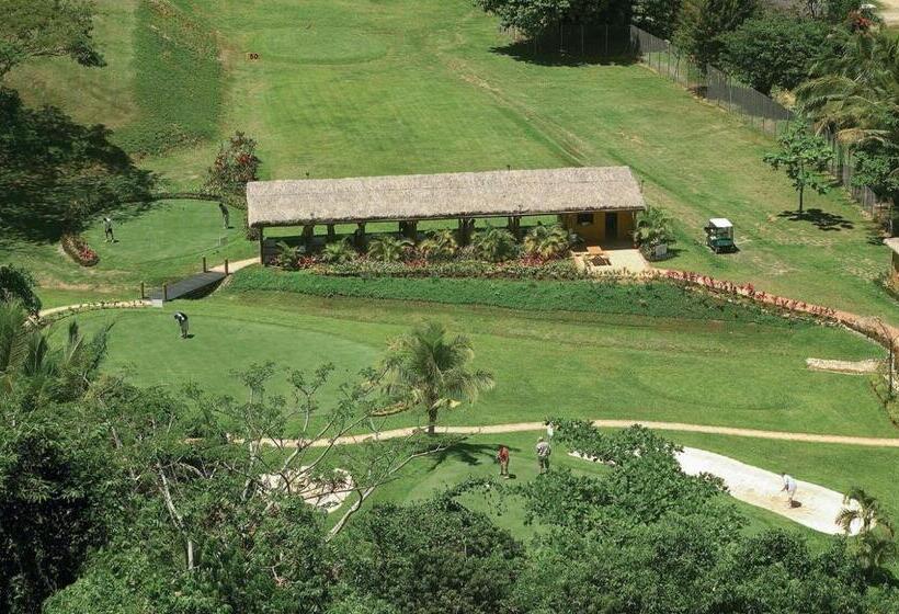 Outrigger Fiji Beach Resort