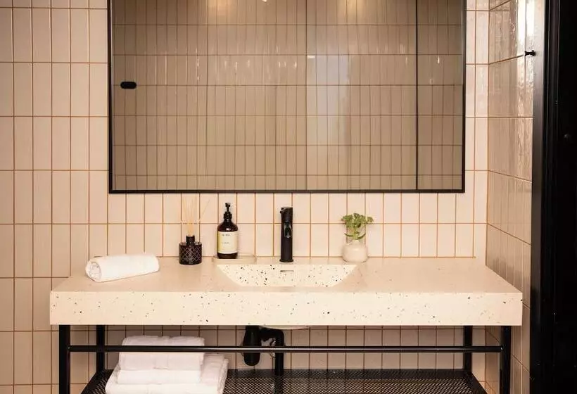 Bob W Kaarti