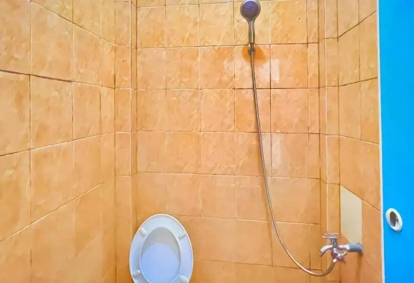 Hotelli Amira House Kisaran Redpartner