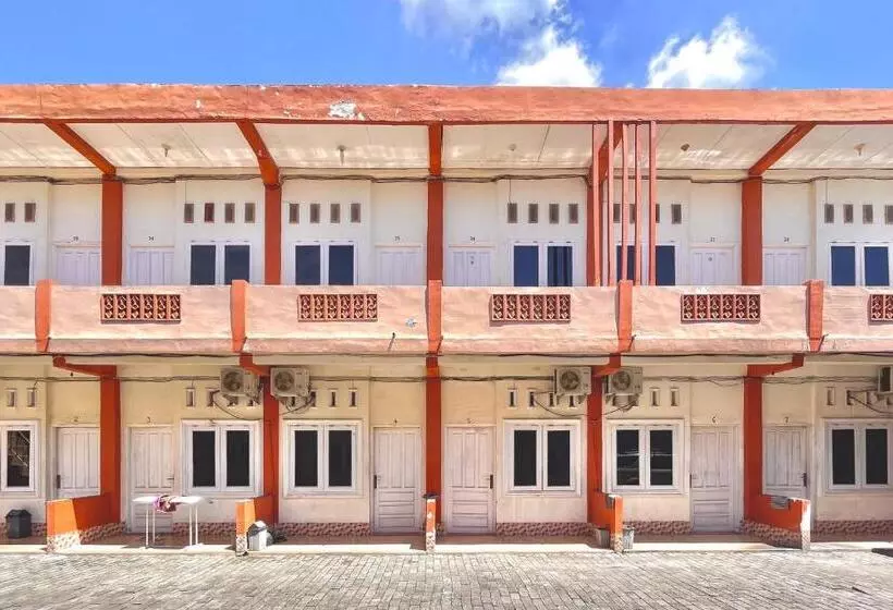 Hotelli Amira House Kisaran Redpartner