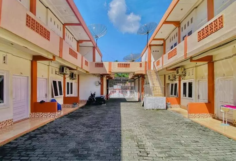 Hotelli Amira House Kisaran Redpartner