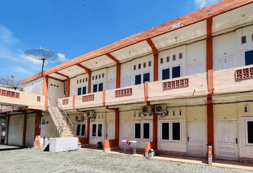 Szálloda Amira House Kisaran Redpartner