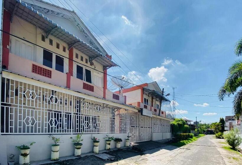 Szálloda Amira House Kisaran Redpartner