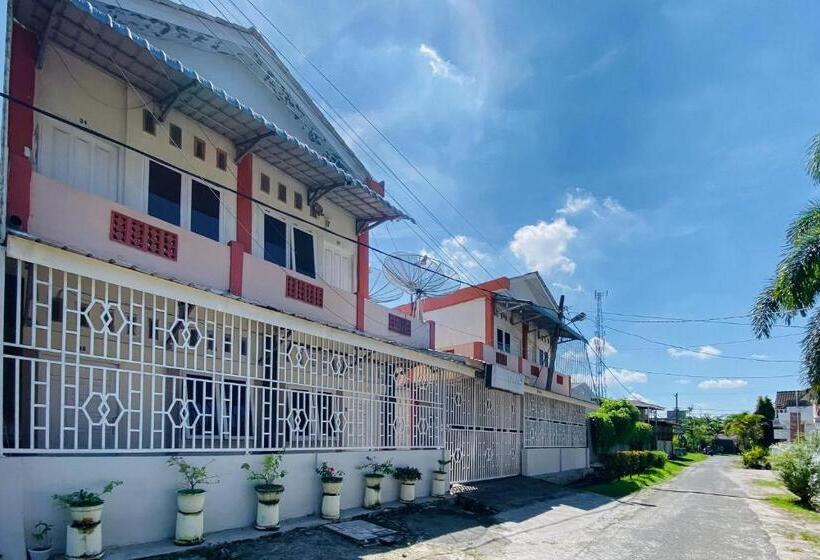 Szálloda Amira House Kisaran Redpartner