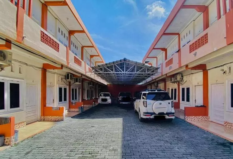 Hotelli Amira House Kisaran Redpartner