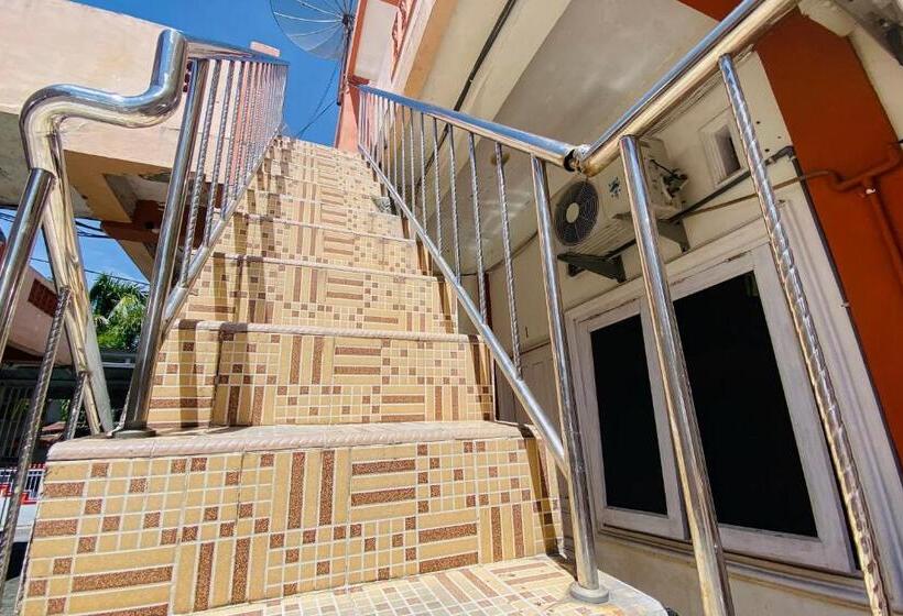 Szálloda Amira House Kisaran Redpartner