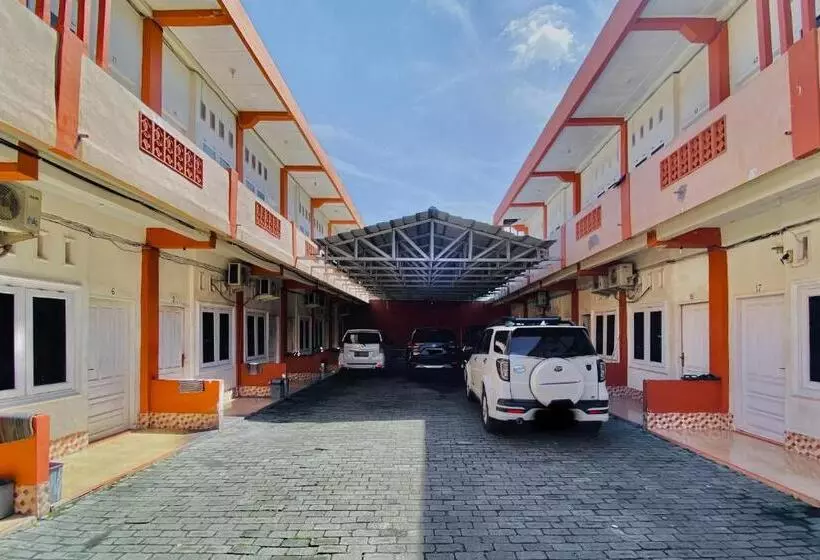 Hotelli Amira House Kisaran Redpartner