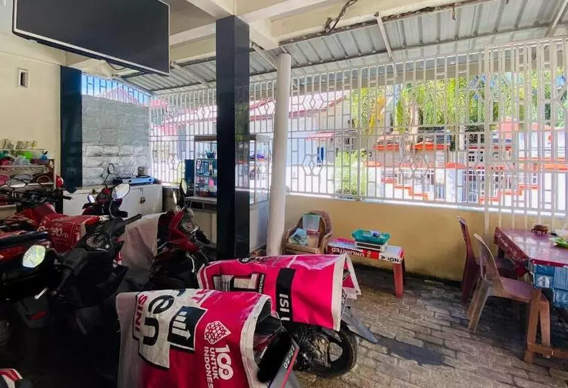 Hotelli Amira House Kisaran Redpartner