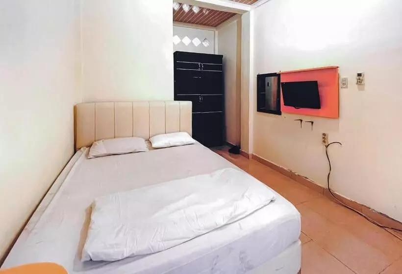 Hotelli Amira House Kisaran Redpartner