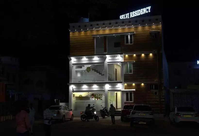 カプセルホテル Selvi Residency