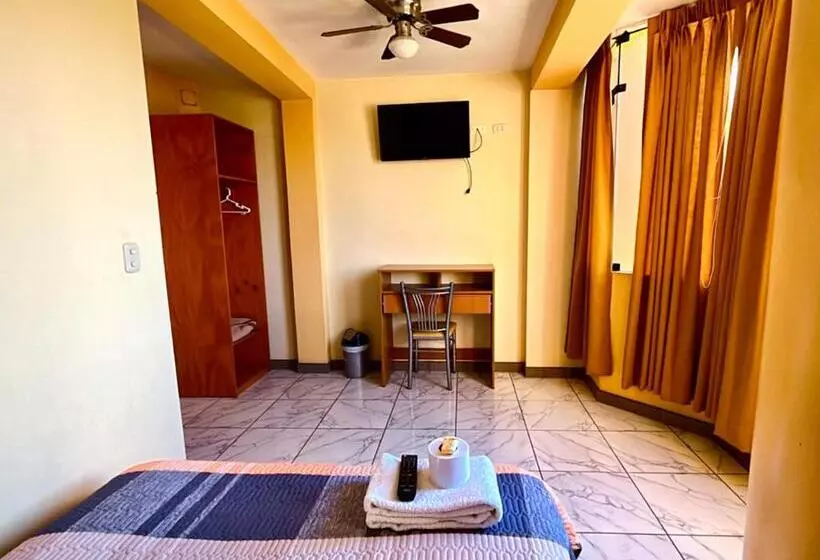 Hotelli Hospedaje Sol De Oro