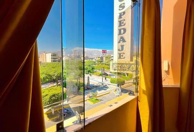 Hotelli Hospedaje Sol De Oro