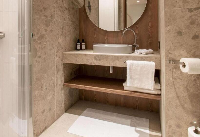 هتل Mövenpick Brussels Airport